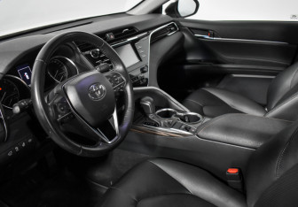Подержанный автомобиль Toyota Camry Sedan 2019 года (9 фото)