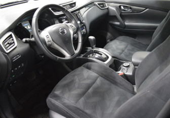 Подержанный автомобиль Nissan X-Trail 2015 года (10 фото)