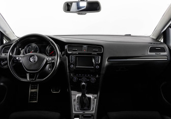 Подержанный автомобиль Volkswagen Golf Hatchback 2013 года (10 фото)