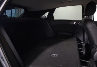 Подержанный автомобиль Kia Ceed Hatchback 2021 года (16 фото)