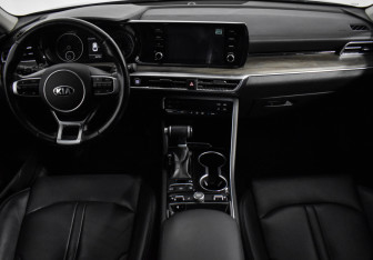 Подержанный автомобиль Kia K5 2021 года (13 фото)