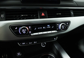 Подержанный автомобиль Audi A4 Sedan 2016 года (16 фото)