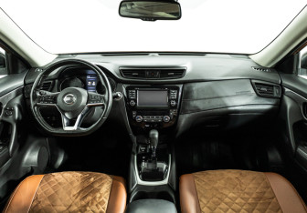 Подержанный автомобиль Nissan X-Trail 2018 года (13 фото)