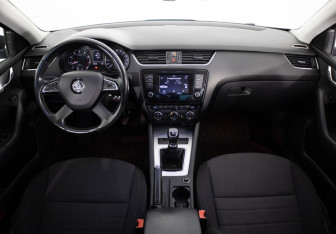 Подержанный автомобиль Skoda Octavia Liftback 2014 года (9 фото)