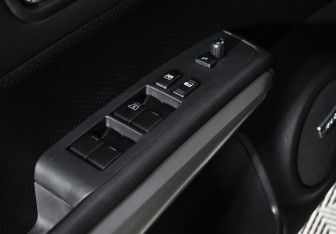 Подержанный автомобиль Nissan X-Trail 2012 года (10 фото)