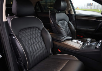 Подержанный автомобиль Genesis G90 2020 года (31 фото)