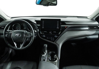 Подержанный автомобиль Toyota Camry Sedan 2022 года (13 фото)