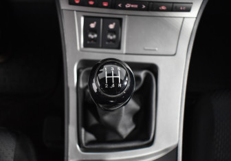 Подержанный автомобиль Mazda 3 Sedan 2009 года (17 фото)