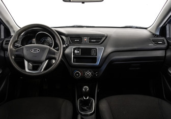 Подержанный автомобиль Kia Rio Hatchback 2012 года (10 фото)
