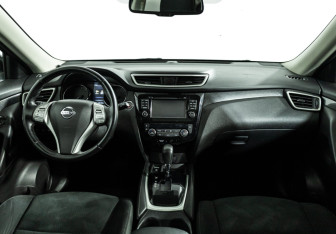 Подержанный автомобиль Nissan X-Trail 2017 года (13 фото)