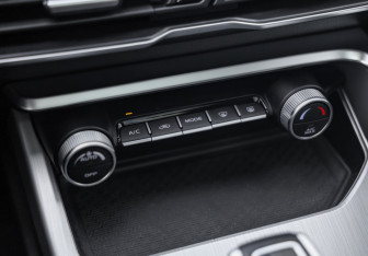 Подержанный автомобиль Geely Coolray 2021 года (18 фото)