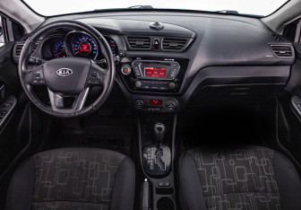 Подержанный автомобиль Kia Rio Sedan 2012 года (11 фото)