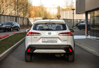 Подержанный автомобиль Toyota Corolla Wagon 2024 года (7 фото)