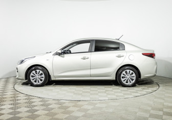 Подержанный автомобиль Kia Rio Sedan 2020 года (8 фото)