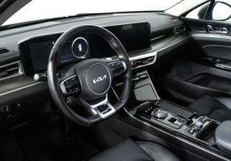 Подержанный автомобиль Kia K5 2024 года (12 фото)