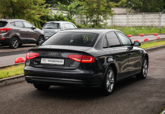 Подержанный автомобиль Audi A4 Sedan 2013 года (6 фото)