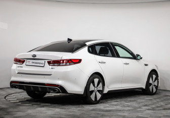 Подержанный автомобиль Kia Optima Sedan 2017 года (5 фото)