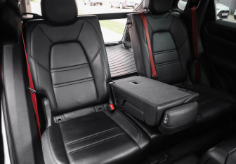 Подержанный автомобиль Porsche Cayenne 2018 года (34 фото)
