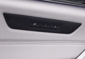 Подержанный автомобиль BMW M5 Sedan 2022 года (27 фото)