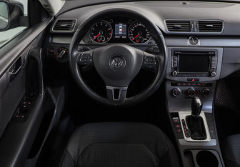 Подержанный автомобиль Volkswagen Passat Sedan 2012 года (10 фото)