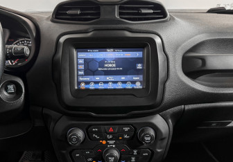 Подержанный автомобиль Jeep Renegade 2019 года (16 фото)