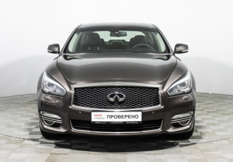 Подержанный автомобиль Infiniti Q70 2016 года (2 фото)