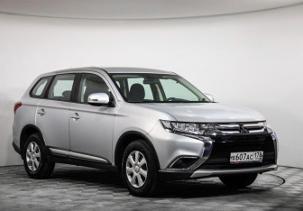 Подержанный автомобиль Mitsubishi Outlander 2017 года (3 фото)