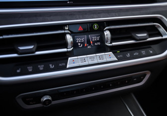 Подержанный автомобиль BMW X5 2023 года (23 фото)
