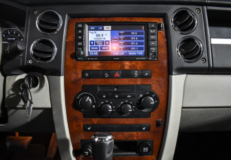 Подержанный автомобиль Jeep Commander 2008 года (20 фото)
