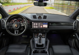 Подержанный автомобиль Porsche Cayenne 2019 года (12 фото)