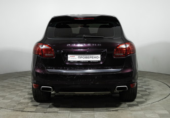 Подержанный автомобиль Porsche Cayenne 2010 года (6 фото)
