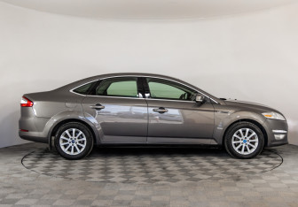 Подержанный автомобиль Ford Mondeo Sedan 2013 года (4 фото)