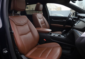 Подержанный автомобиль Cadillac XT5 2021 года (16 фото)