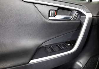 Подержанный автомобиль Toyota RAV4 2020 года (22 фото)