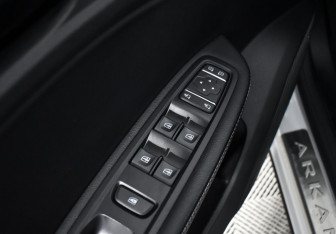 Подержанный автомобиль Renault Arkana 2019 года (10 фото)
