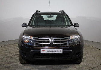 Подержанный автомобиль Renault Duster 2014 года (2 фото)