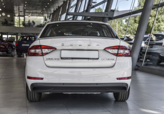 Новый Skoda Octavia Liftback 2025 (4 фото)