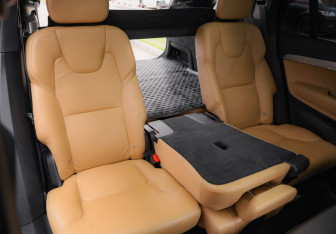 Подержанный автомобиль Volvo XC90 2019 года (32 фото)