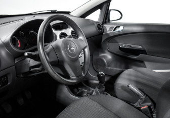 Подержанный автомобиль Opel Corsa 2013 года (9 фото)