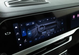 Подержанный автомобиль Geely Monjaro 2024 года (17 фото)