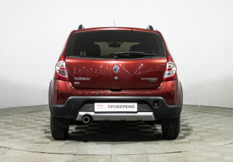 Подержанный автомобиль Renault Sandero 2011 года (6 фото)