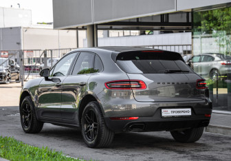 Подержанный автомобиль Porsche Macan 2018 года (8 фото)