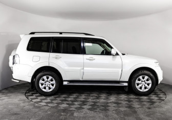 Подержанный автомобиль Mitsubishi Pajero 2014 года (4 фото)