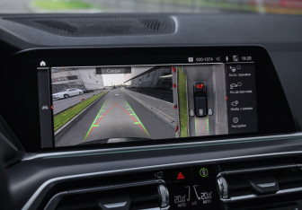Подержанный автомобиль BMW X5 2019 года (18 фото)