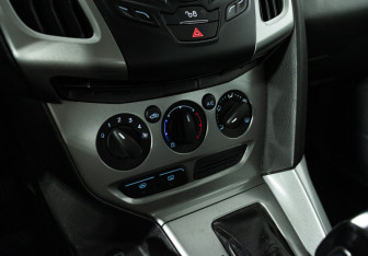 Подержанный автомобиль Ford Focus Sedan 2012 года (16 фото)