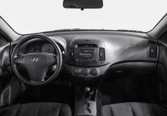 Подержанный автомобиль Hyundai Elantra Sedan 2008 года (10 фото)