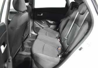 Подержанный автомобиль Kia Rio Hatchback 2017 года (11 фото)