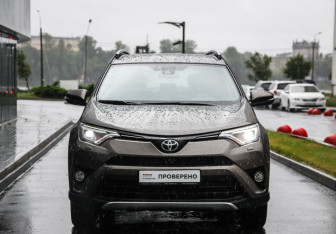 Подержанный автомобиль Toyota RAV4 2017 года (4 фото)