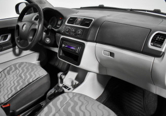 Подержанный автомобиль Skoda Fabia Hatchback 2009 года (13 фото)