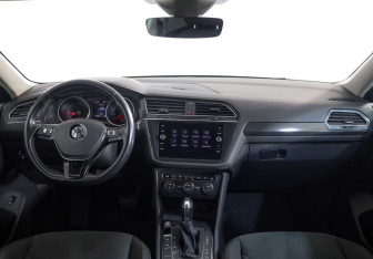 Подержанный автомобиль Volkswagen Tiguan 2019 года (10 фото)